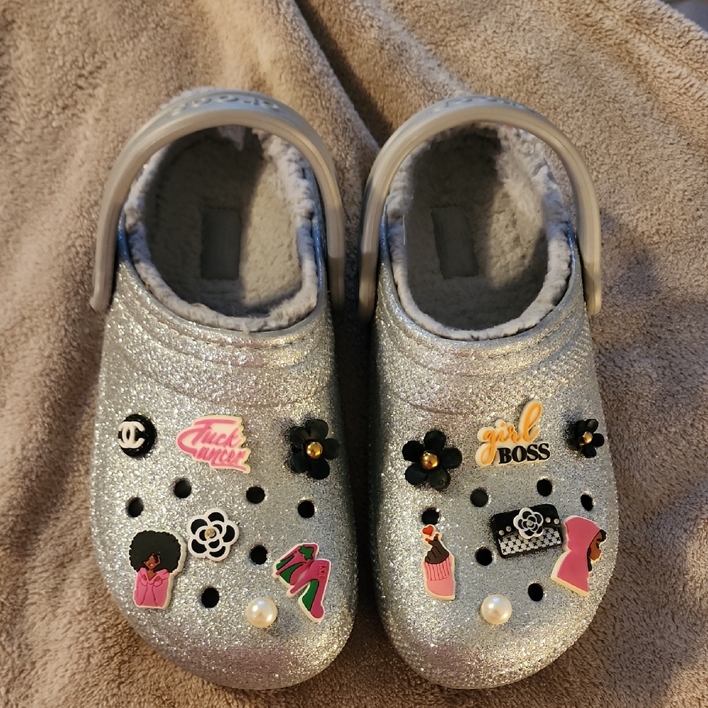 Crocs Fur Lined Metallic Silver Size 8 Women